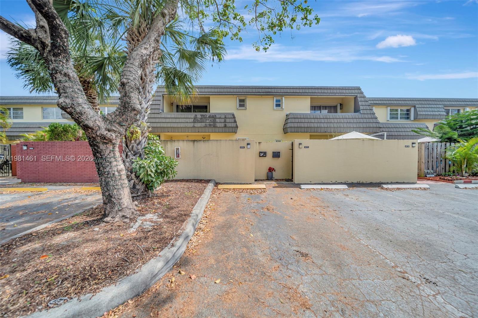 KENDALE LAKES TOWNHOUSE C - Residential