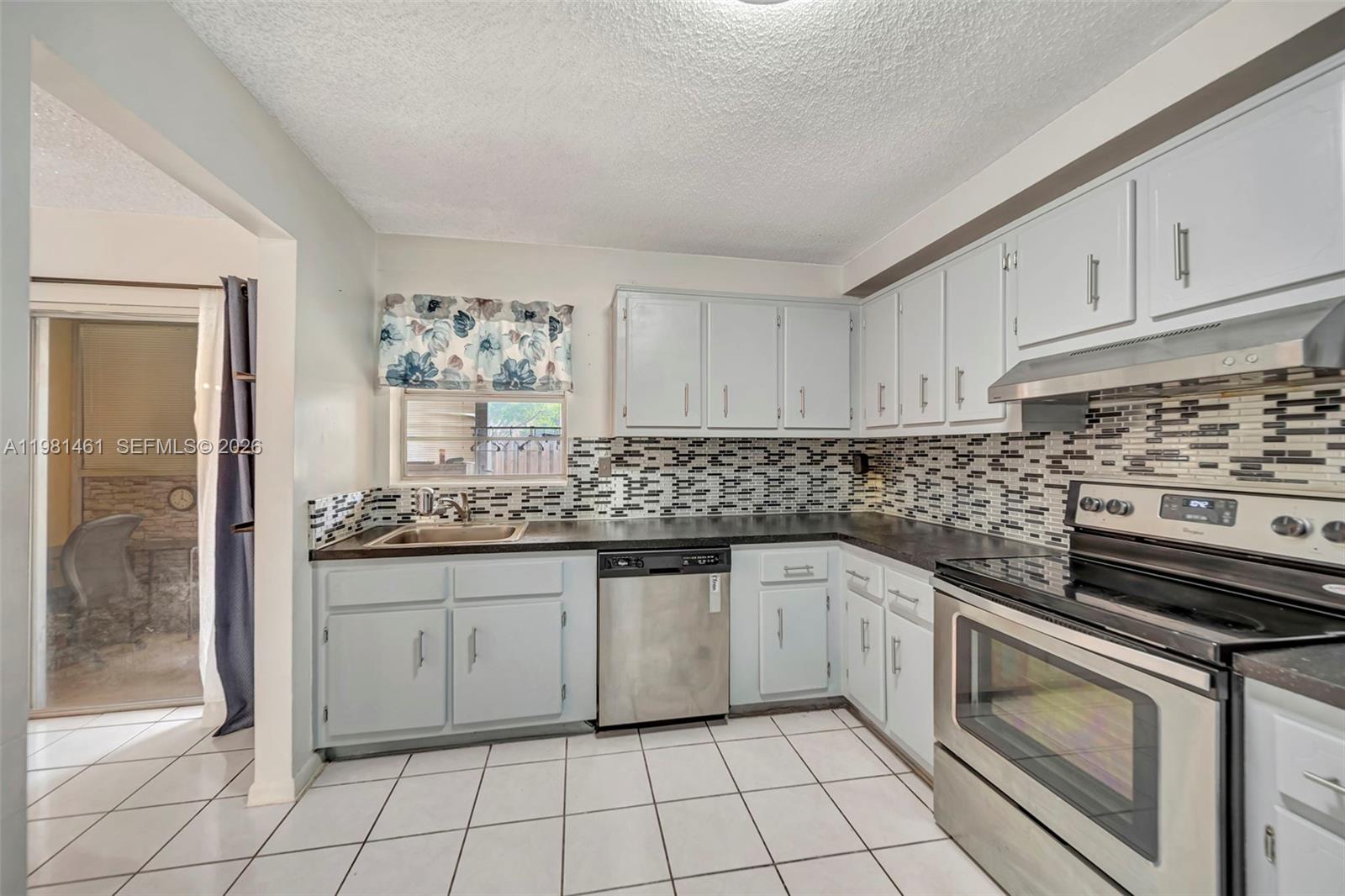 KENDALE LAKES TOWNHOUSE C - Residential