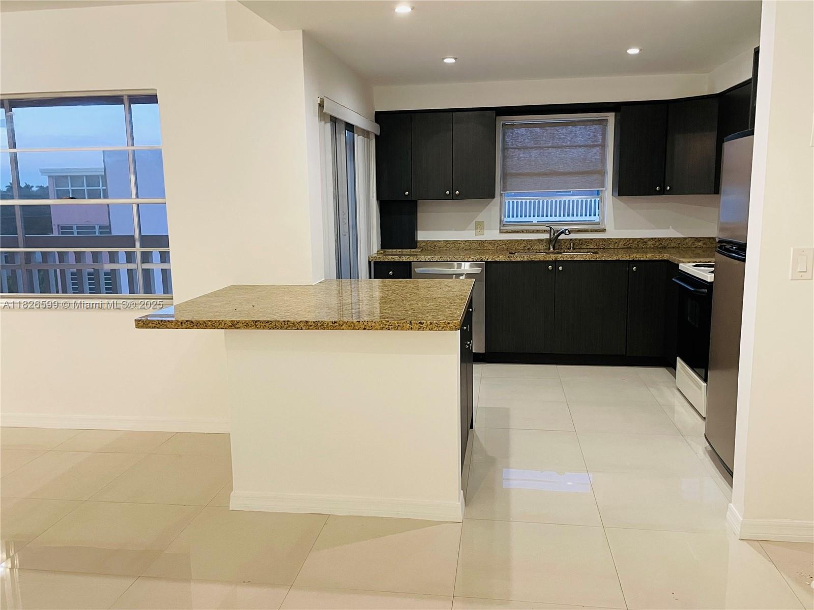 ELDORADO PLAZA WEST CONDO - Residential Lease