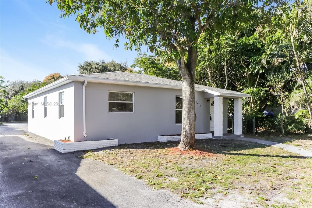 Photo of 1517 N 17th Ave N, Lake Worth, FL 33460 (MLS # A11739601)