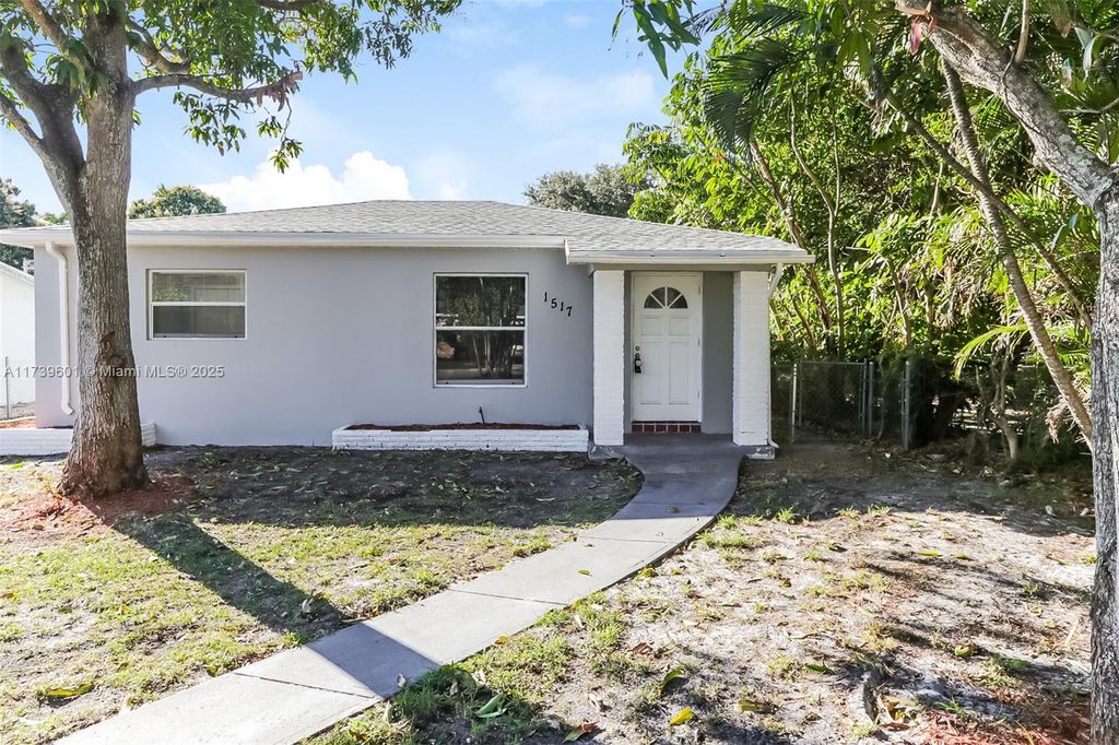 Photo of 1517 N 17th Ave N, Lake Worth, FL 33460 (MLS # A11739601)