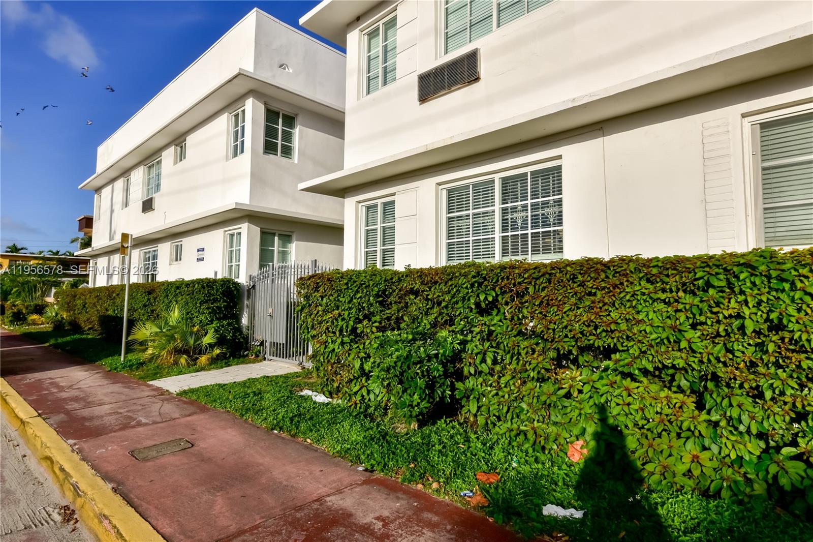 THE LOFTS AT COLLINS COND - Residential Lease