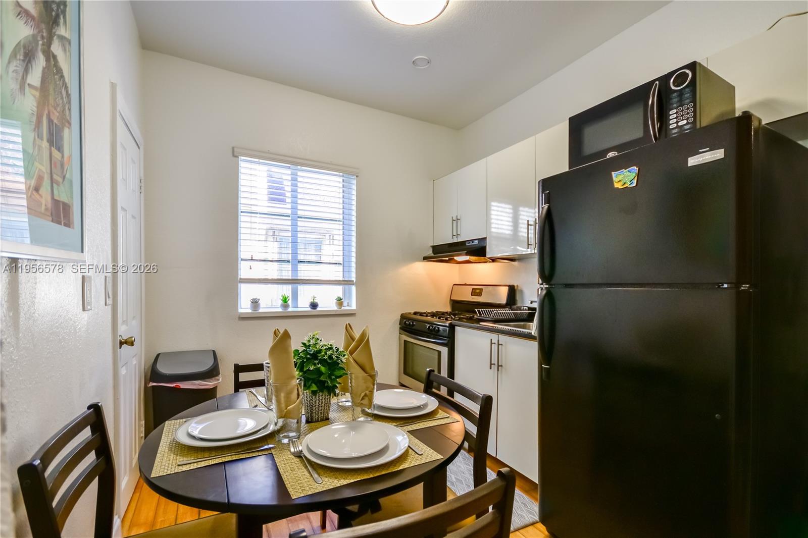 THE LOFTS AT COLLINS COND - Residential Lease