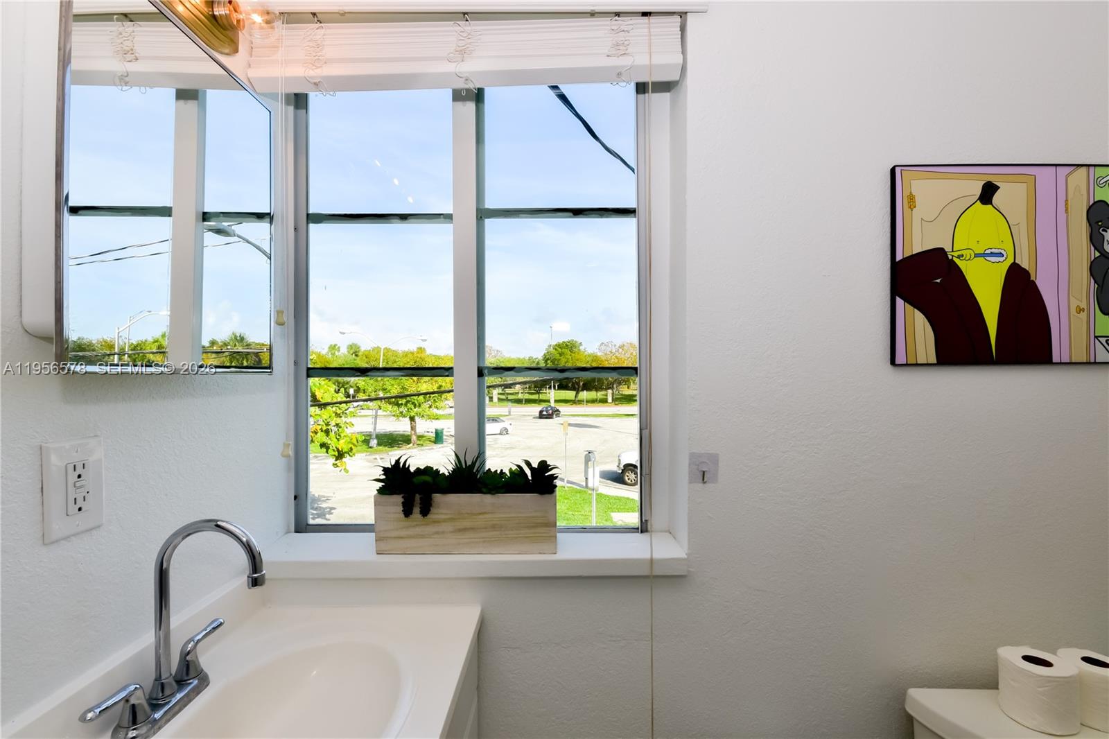 THE LOFTS AT COLLINS COND - Residential Lease