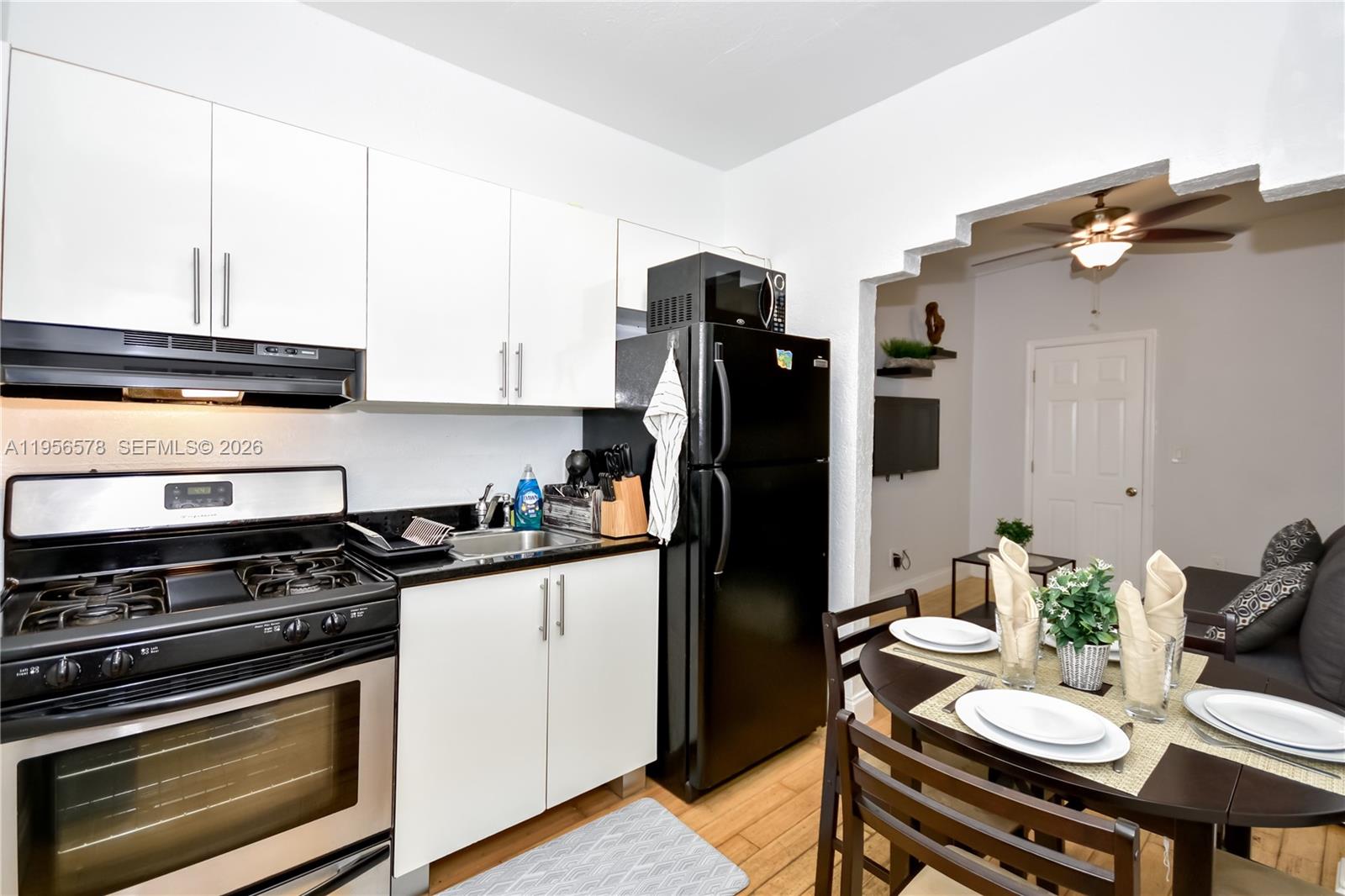 THE LOFTS AT COLLINS COND - Residential Lease