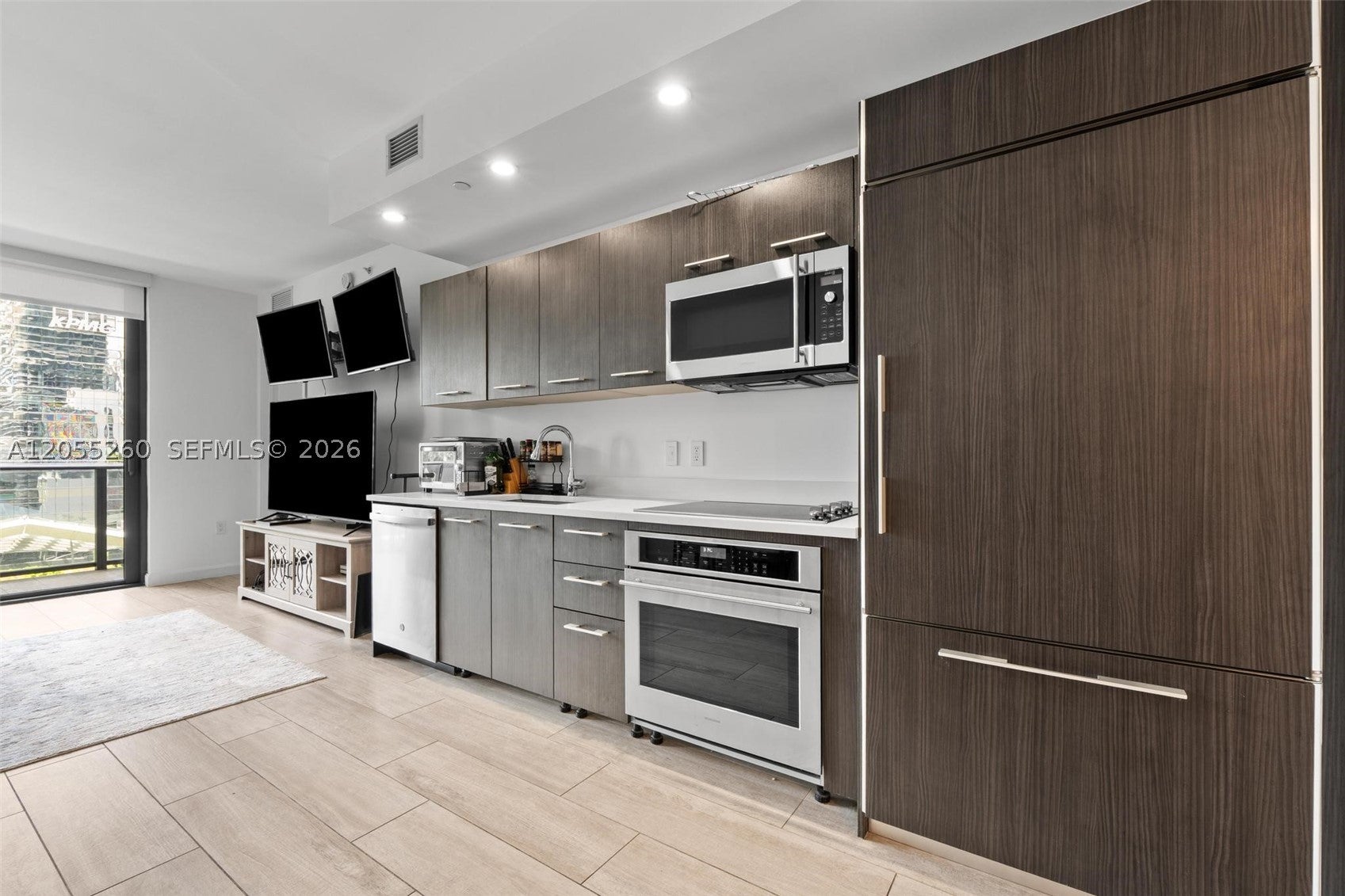 45 SW 9th St 1109