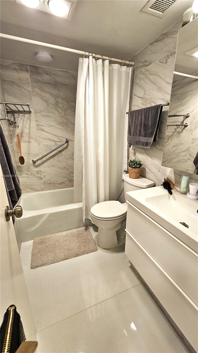 HEMISPHERES CONDO - Residential Lease