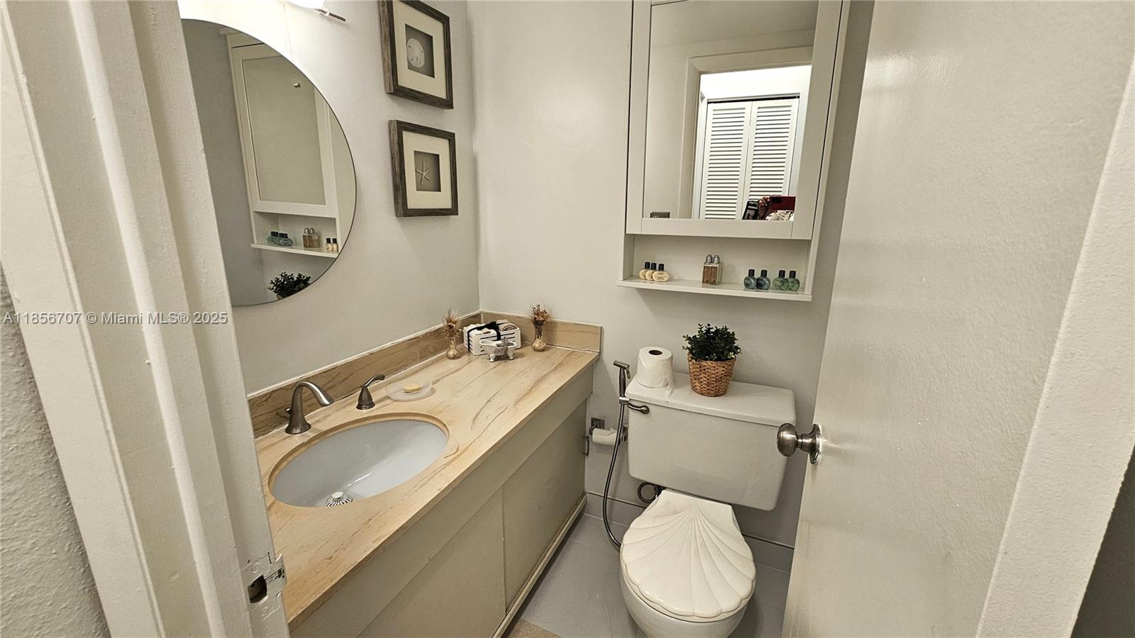 HEMISPHERES CONDO - Residential Lease