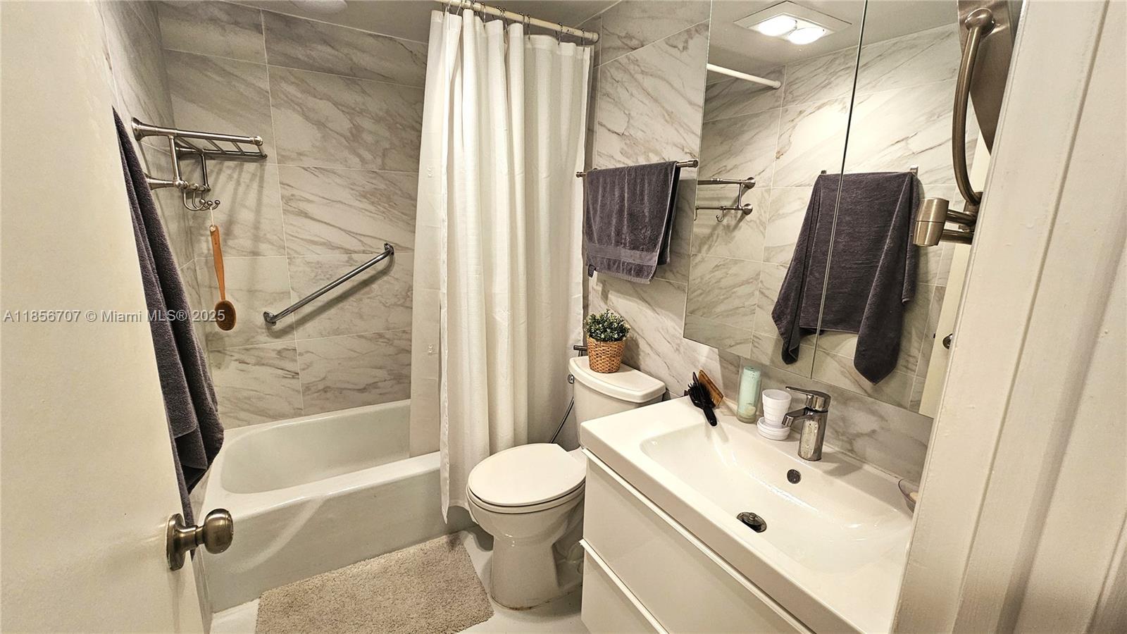 HEMISPHERES CONDO - Residential Lease