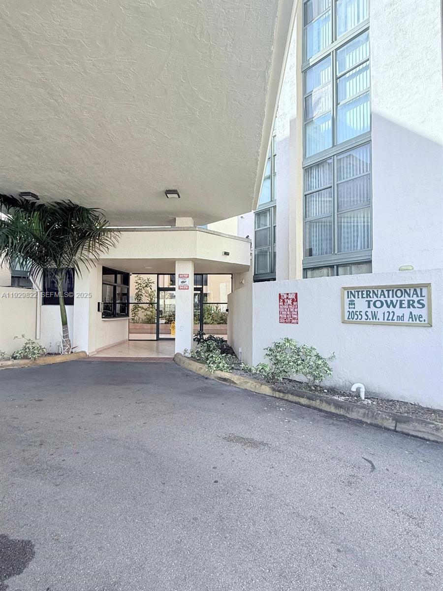 INTERNATIONAL TOWERS COND - Residential Lease