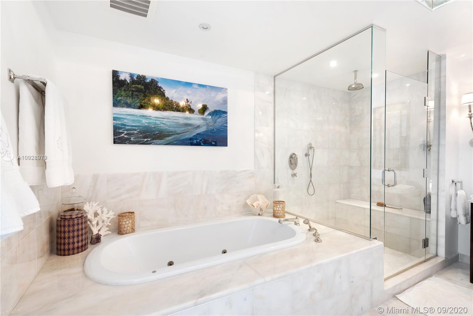 CONTINUUM ON SOUTH BEACH - Residential