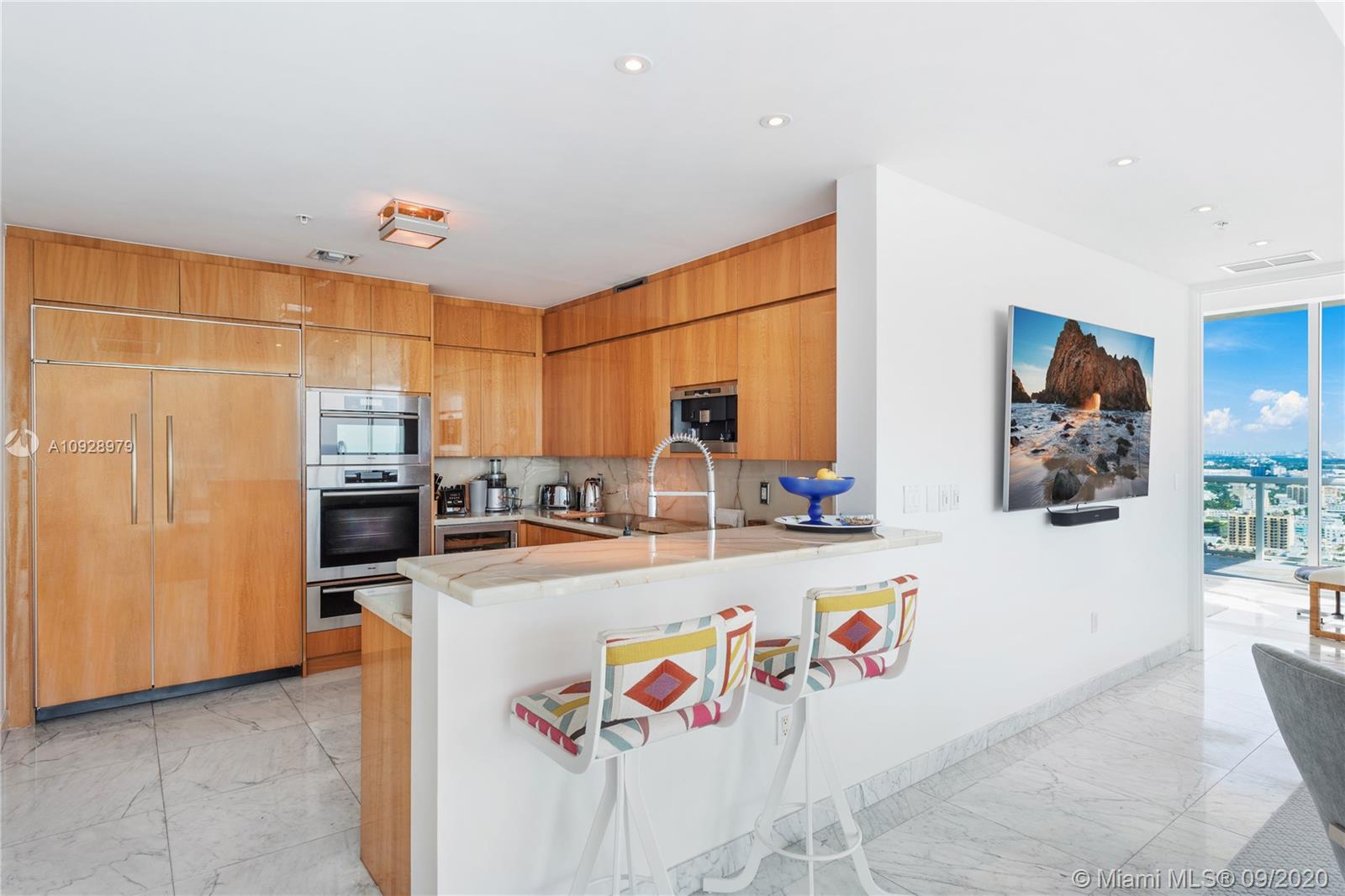 CONTINUUM ON SOUTH BEACH - Residential