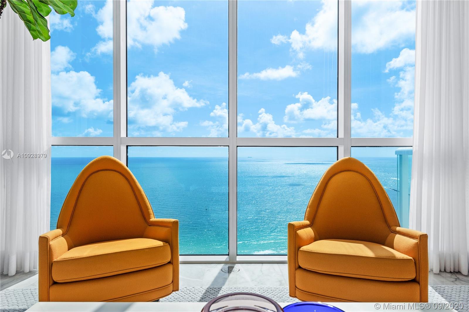 CONTINUUM ON SOUTH BEACH - Residential