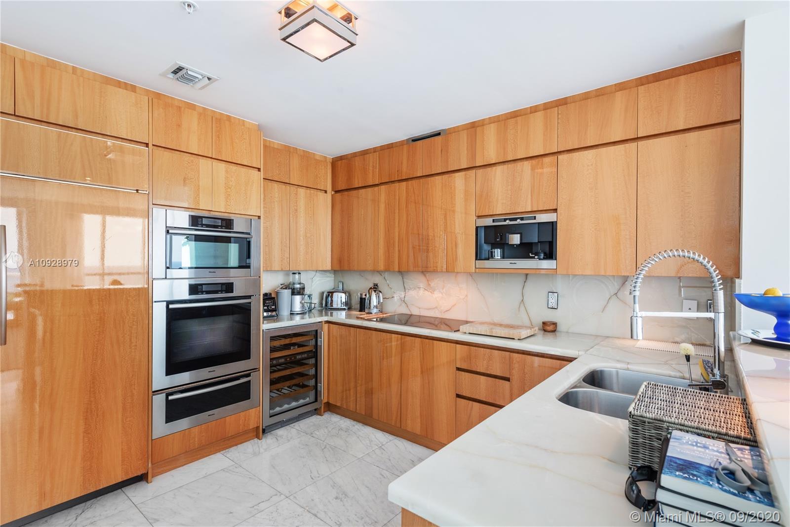 CONTINUUM ON SOUTH BEACH - Residential