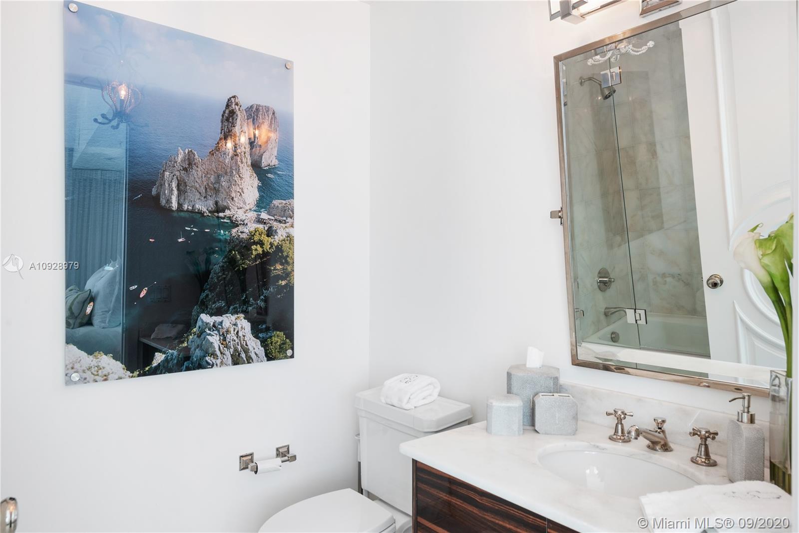 CONTINUUM ON SOUTH BEACH - Residential