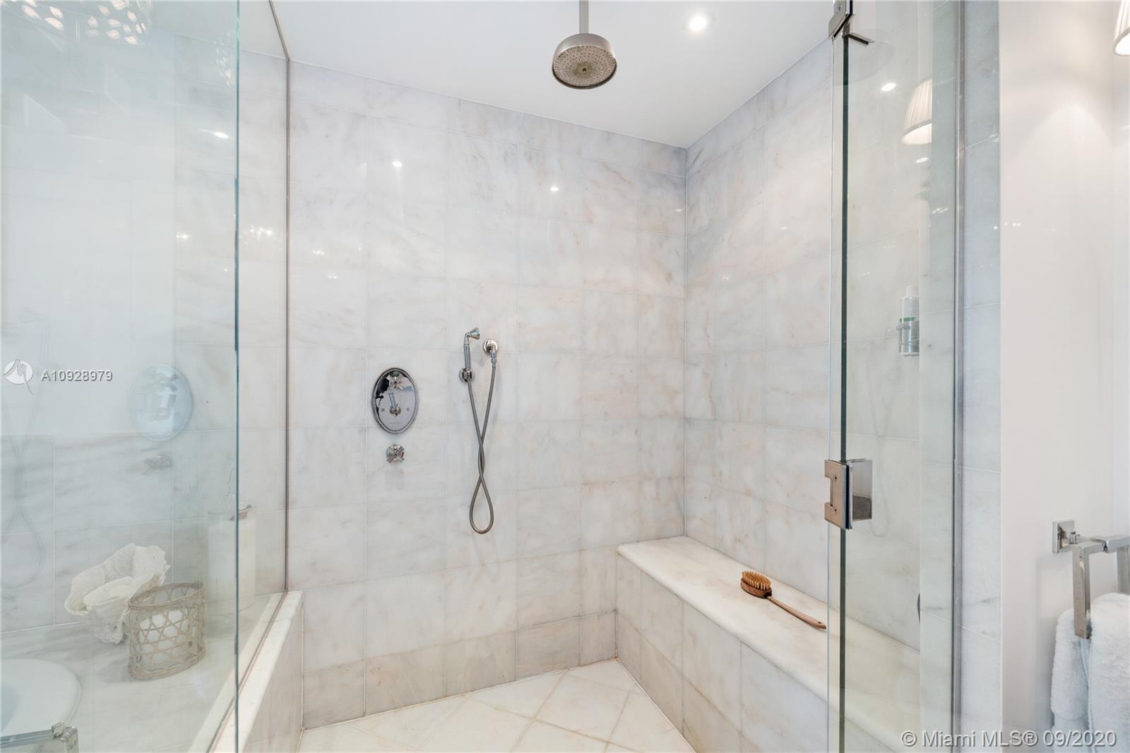 CONTINUUM ON SOUTH BEACH - Residential