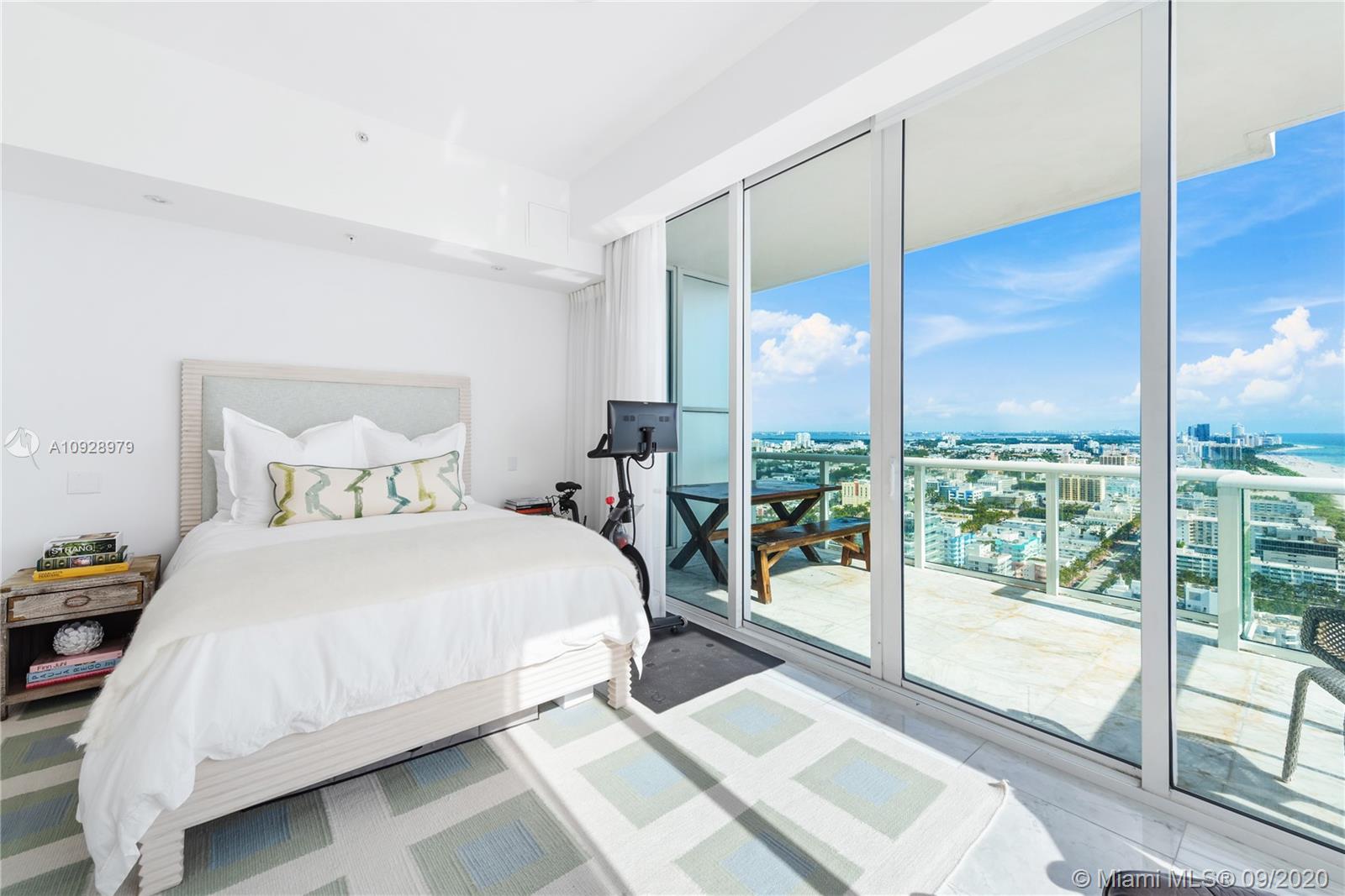CONTINUUM ON SOUTH BEACH - Residential