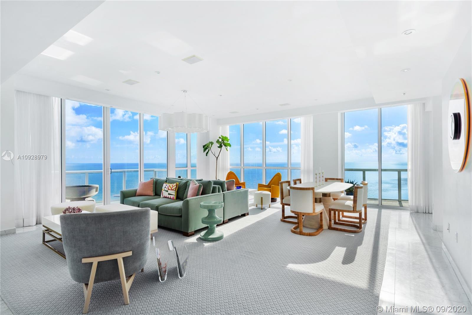 CONTINUUM ON SOUTH BEACH - Residential
