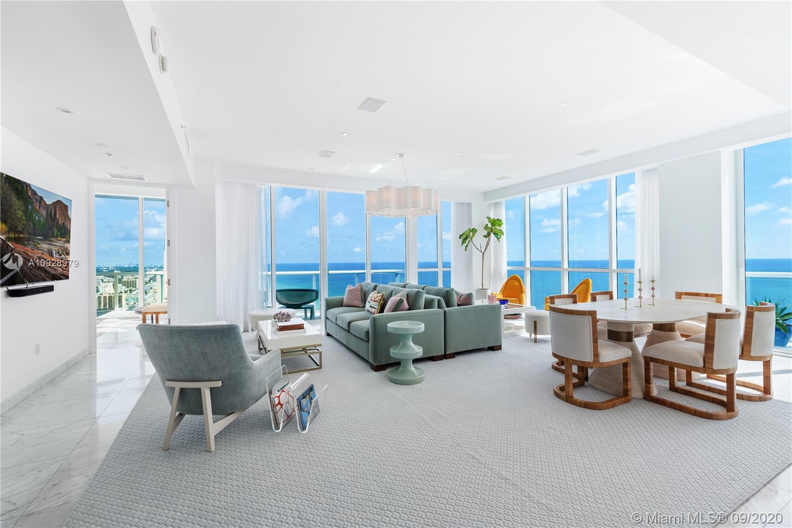 CONTINUUM ON SOUTH BEACH - Residential