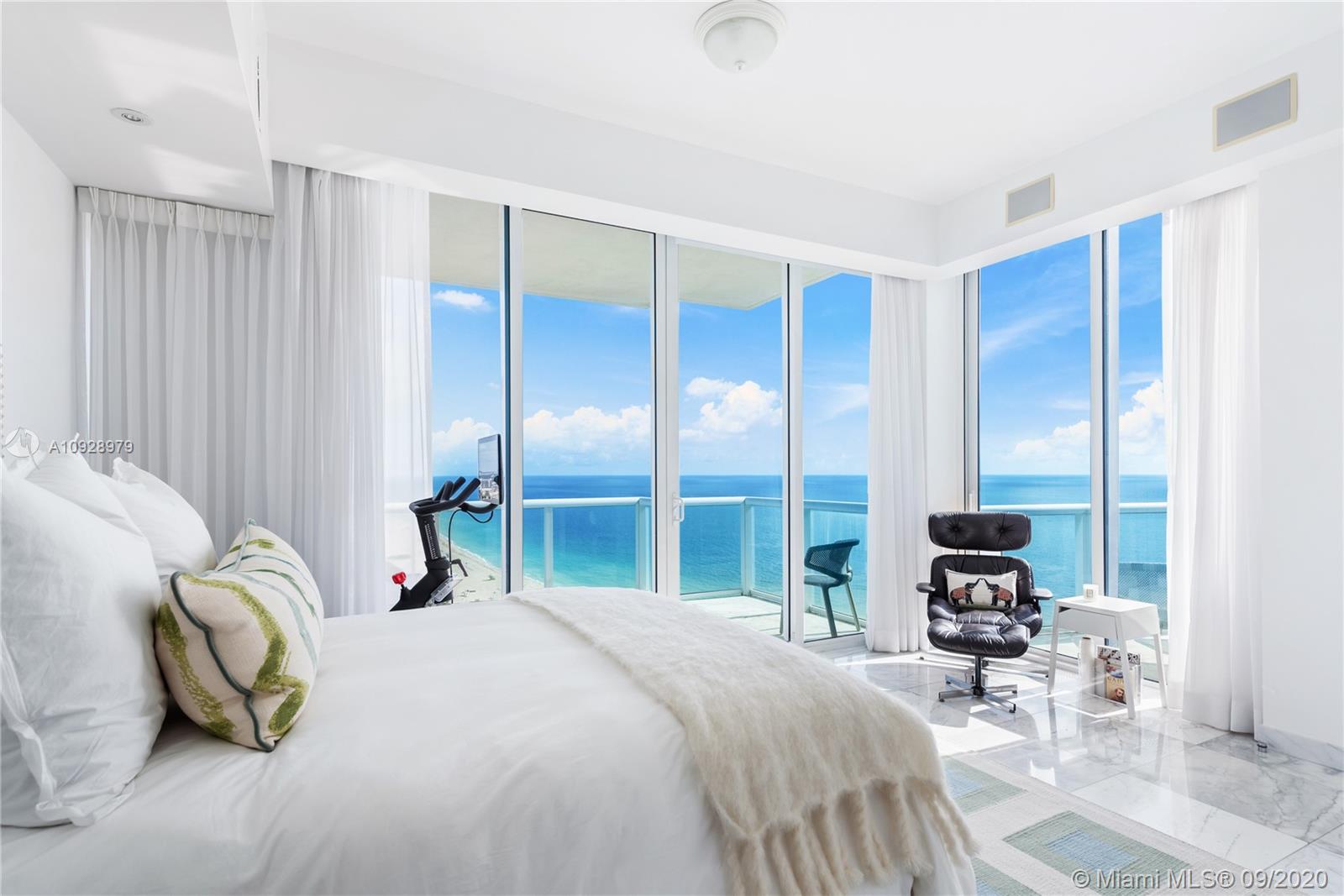 CONTINUUM ON SOUTH BEACH - Residential