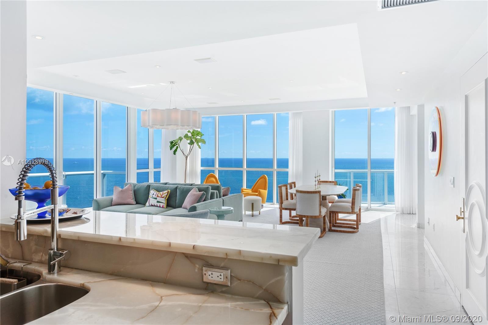 CONTINUUM ON SOUTH BEACH - Residential