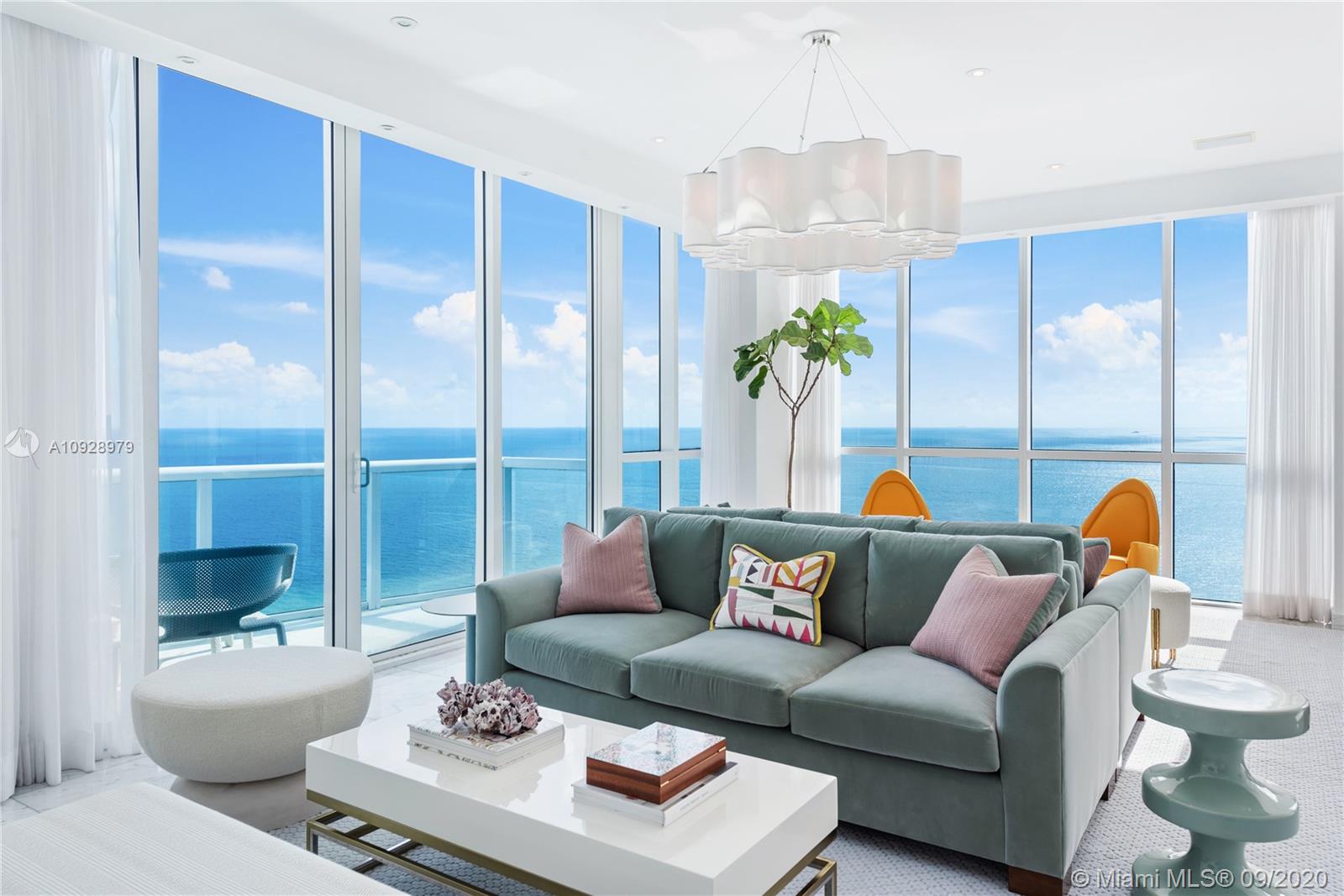 CONTINUUM ON SOUTH BEACH - Residential