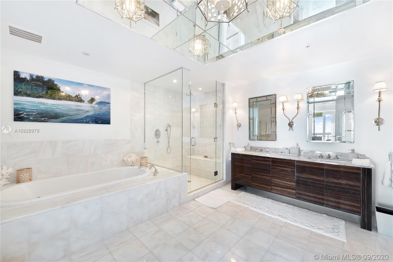 CONTINUUM ON SOUTH BEACH - Residential