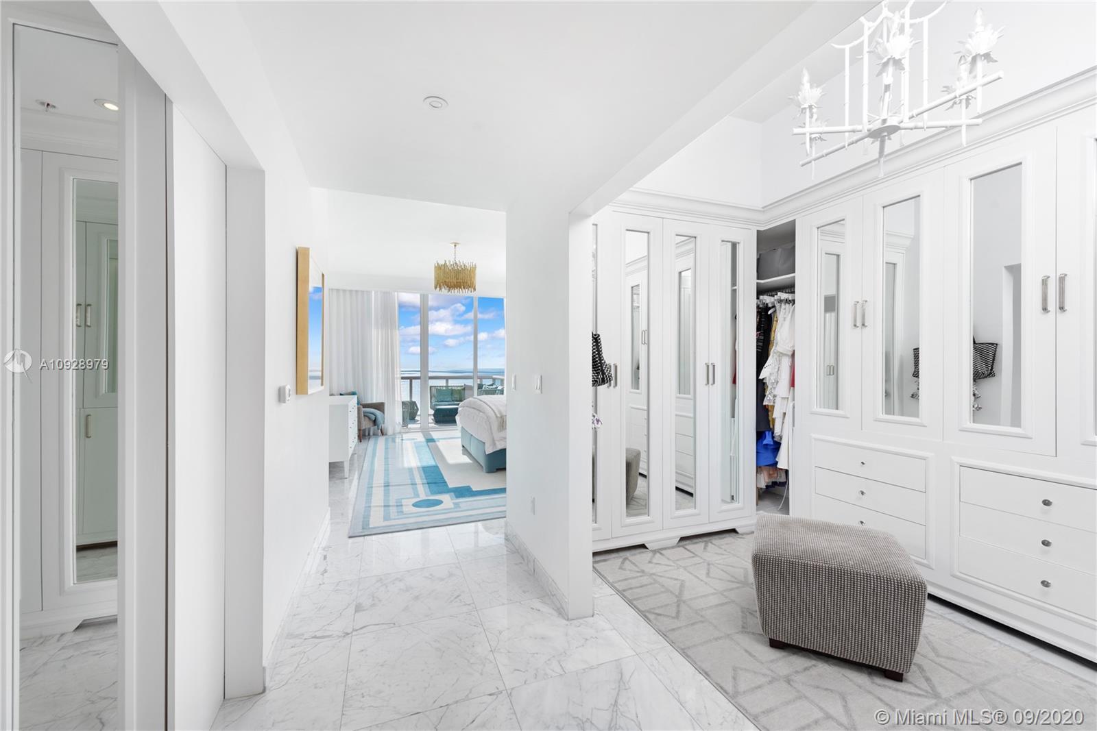 CONTINUUM ON SOUTH BEACH - Residential