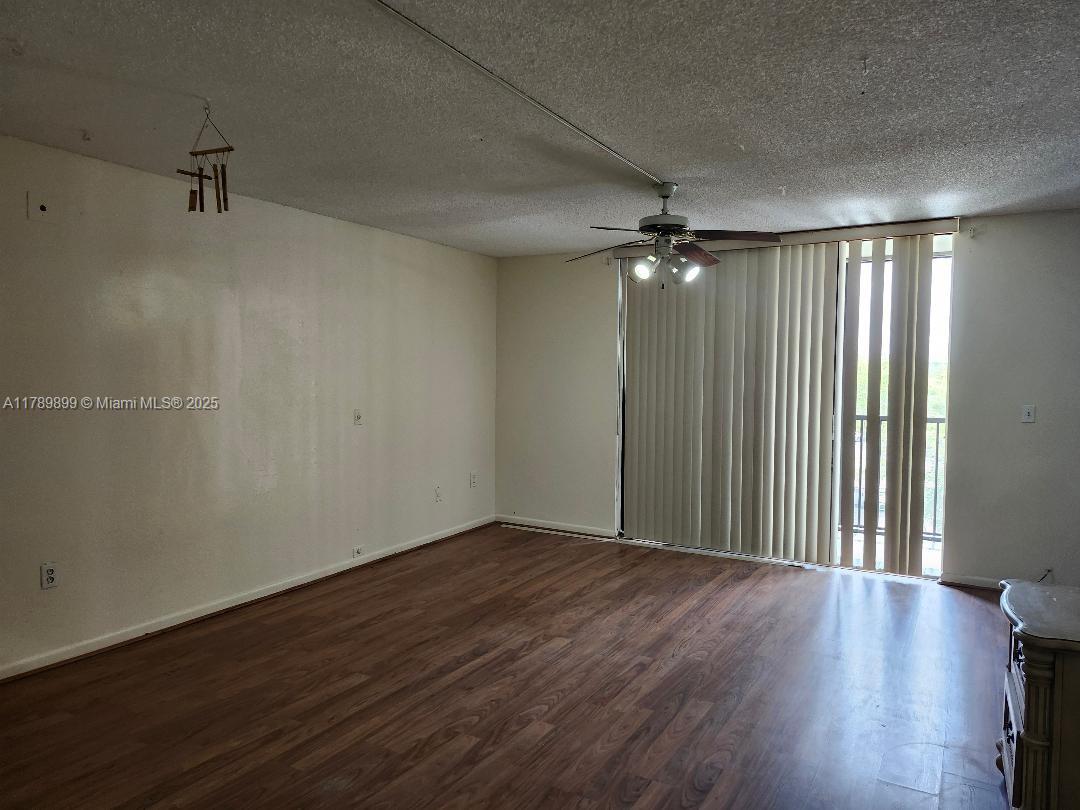 HORIZONS WEST CONDO #4 - Residential