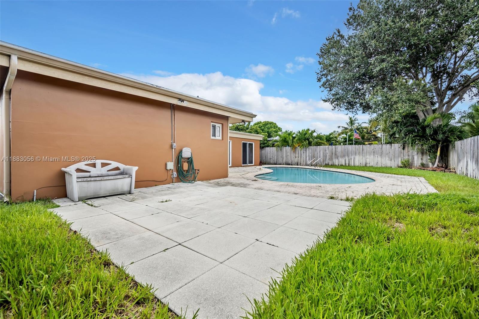 HOLLYWOOD HILLS 1965 - Residential