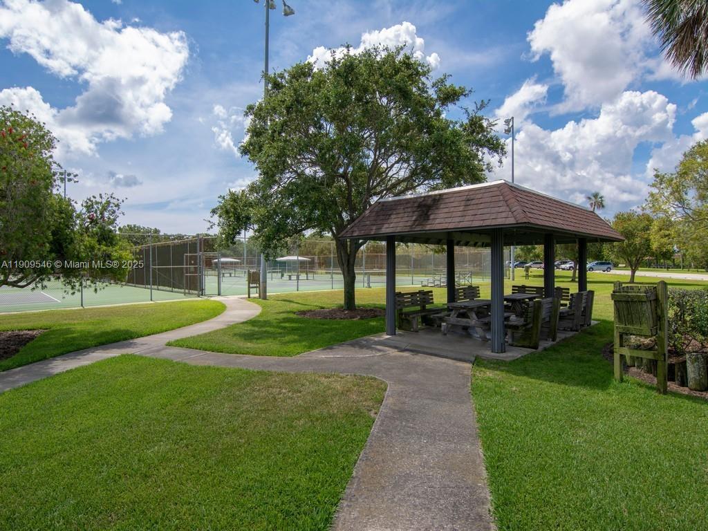 ROCKRIDGE SUB UNIT 7 - Residential Lease