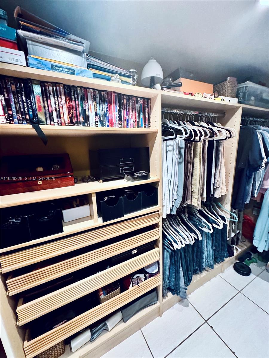 ADMIRALS PORT TOWNHOMES C - Residential