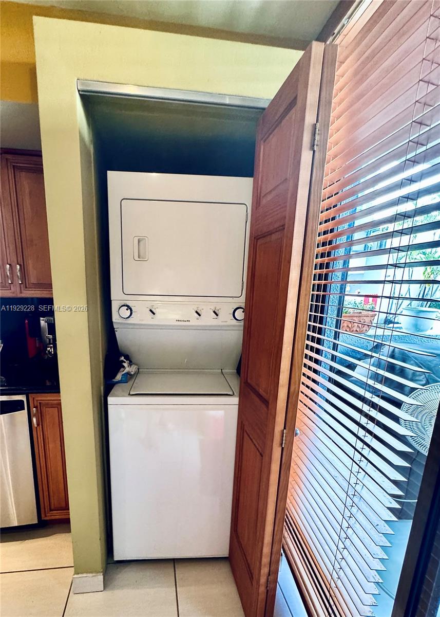 ADMIRALS PORT TOWNHOMES C - Residential