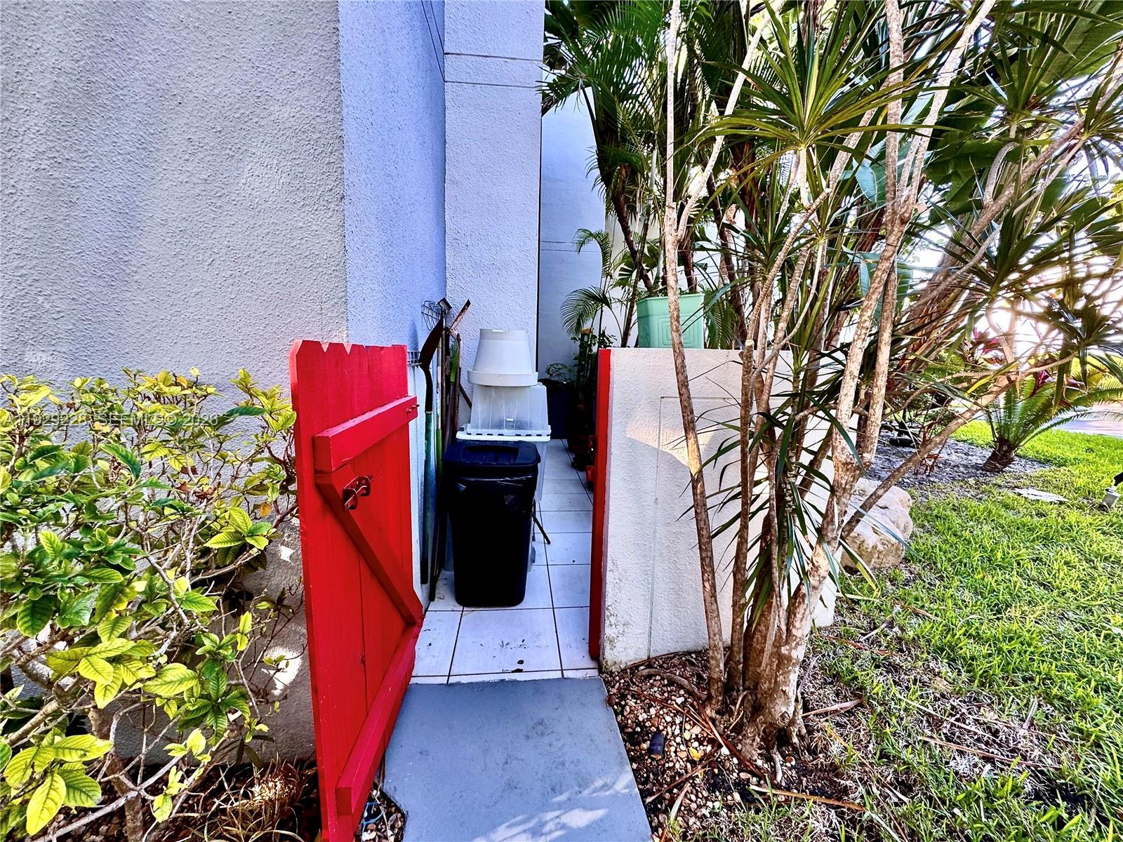 ADMIRALS PORT TOWNHOMES C - Residential