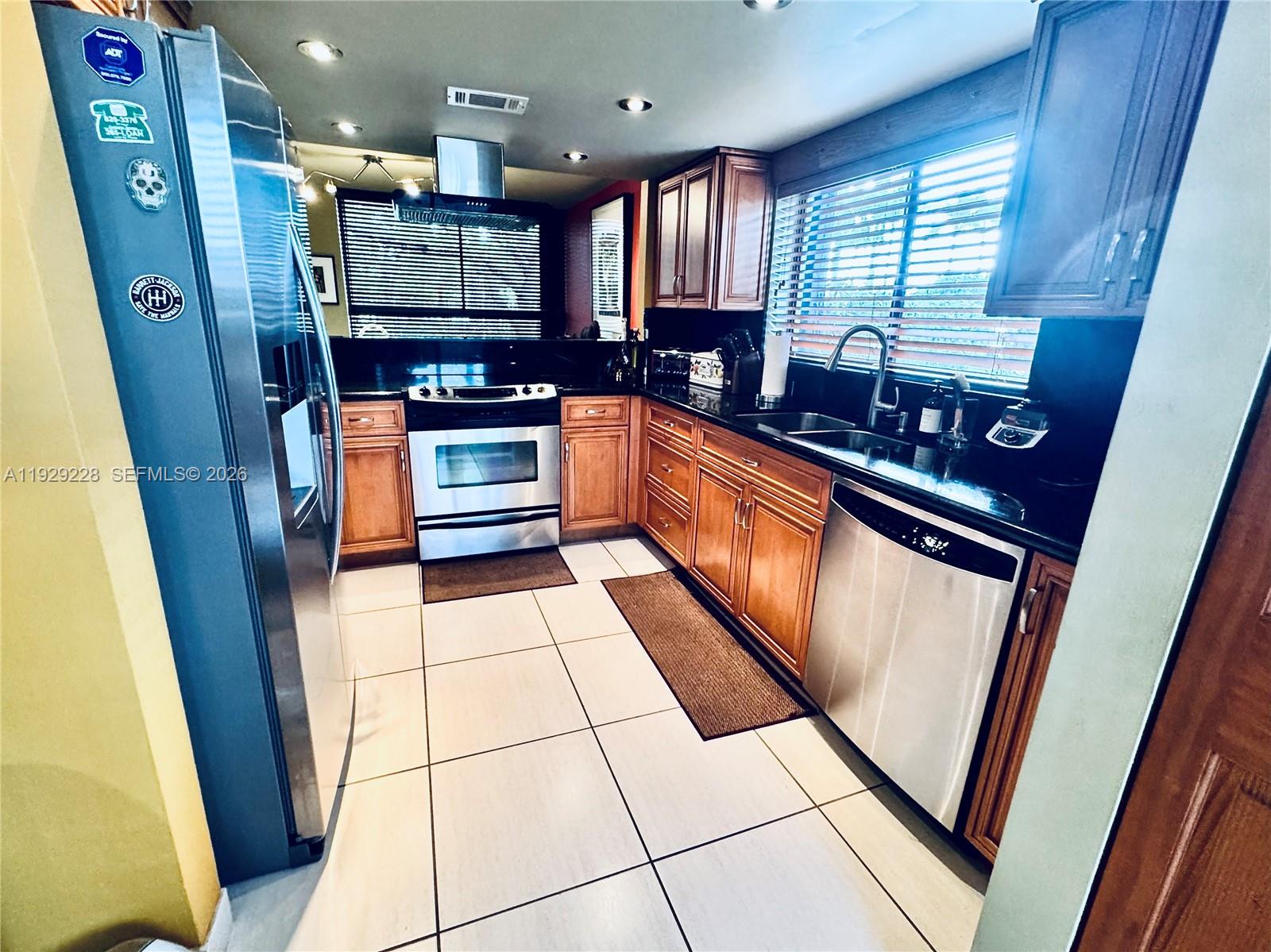 ADMIRALS PORT TOWNHOMES C - Residential