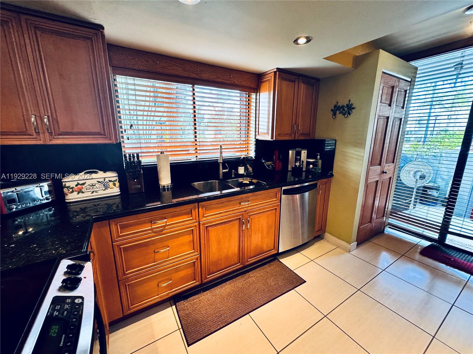 ADMIRALS PORT TOWNHOMES C - Residential