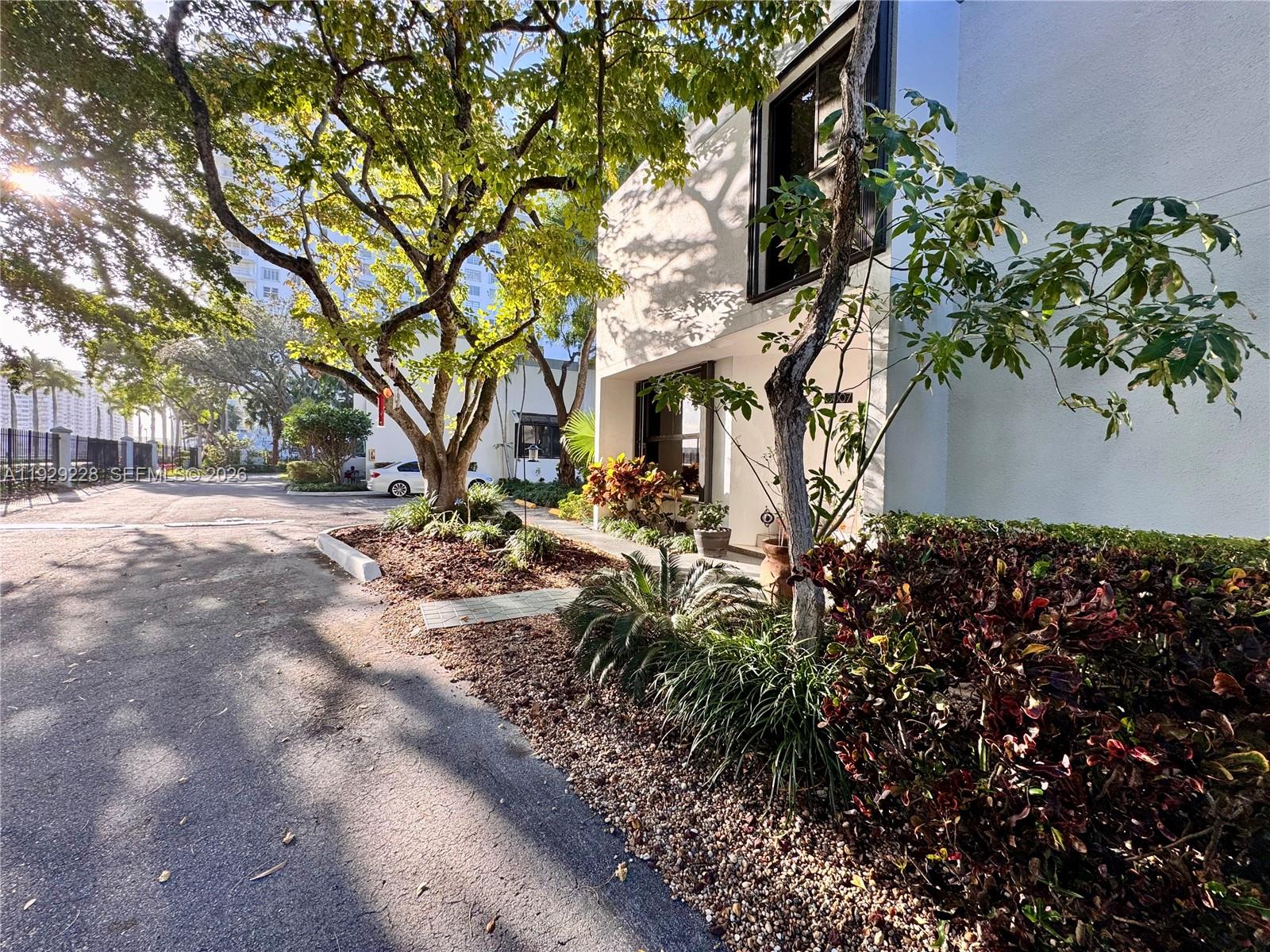 ADMIRALS PORT TOWNHOMES C - Residential