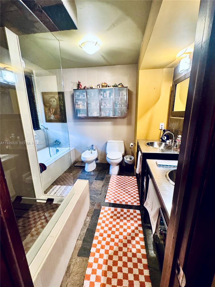 ADMIRALS PORT TOWNHOMES C - Residential