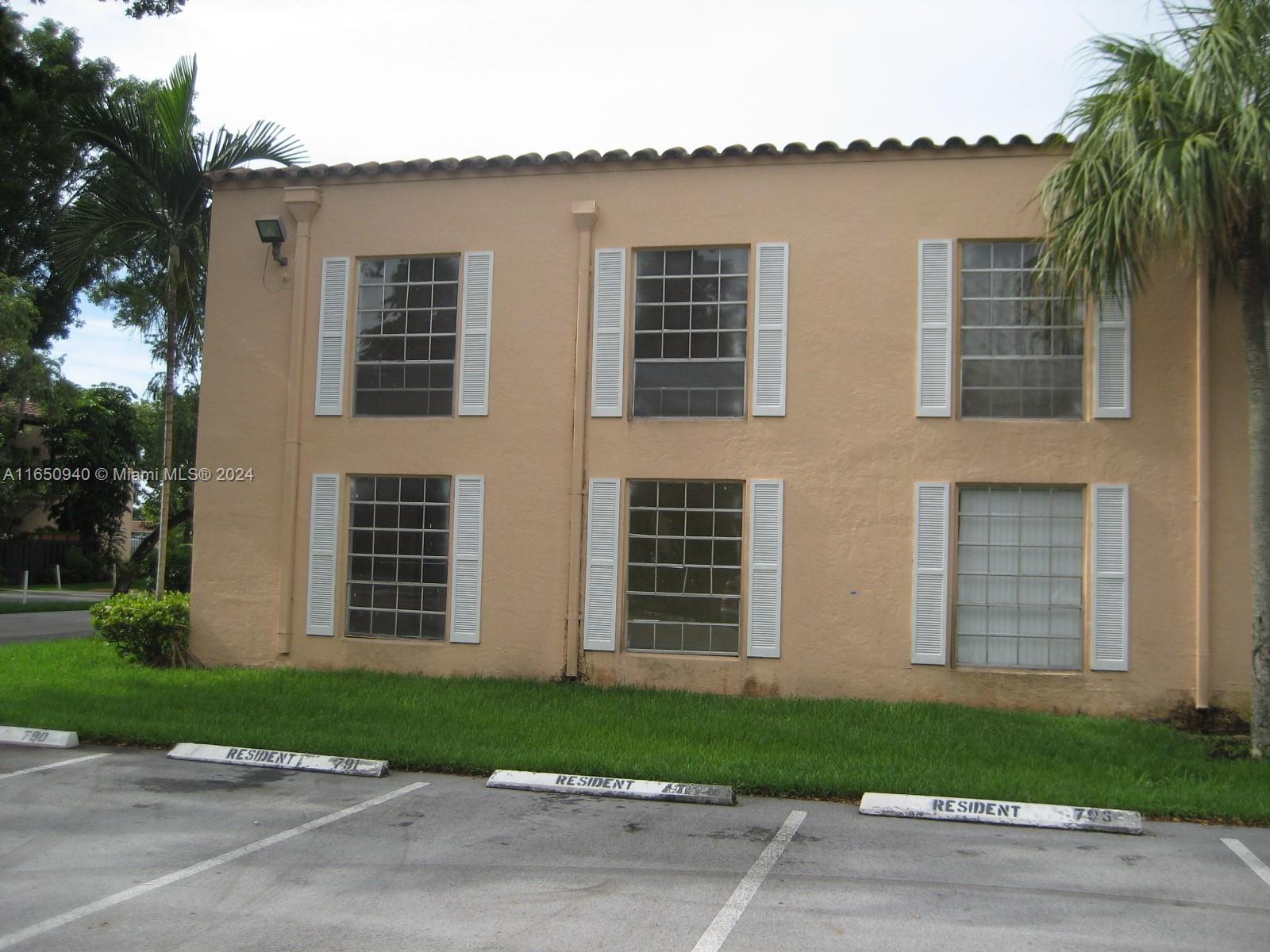 SPANISH TRACE CONDO - Residential Lease