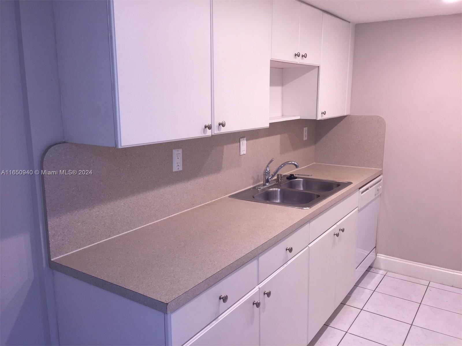 SPANISH TRACE CONDO - Residential Lease