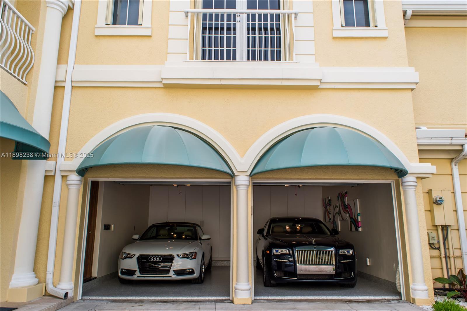 THE COURTYARDS AT THE POI - Residential