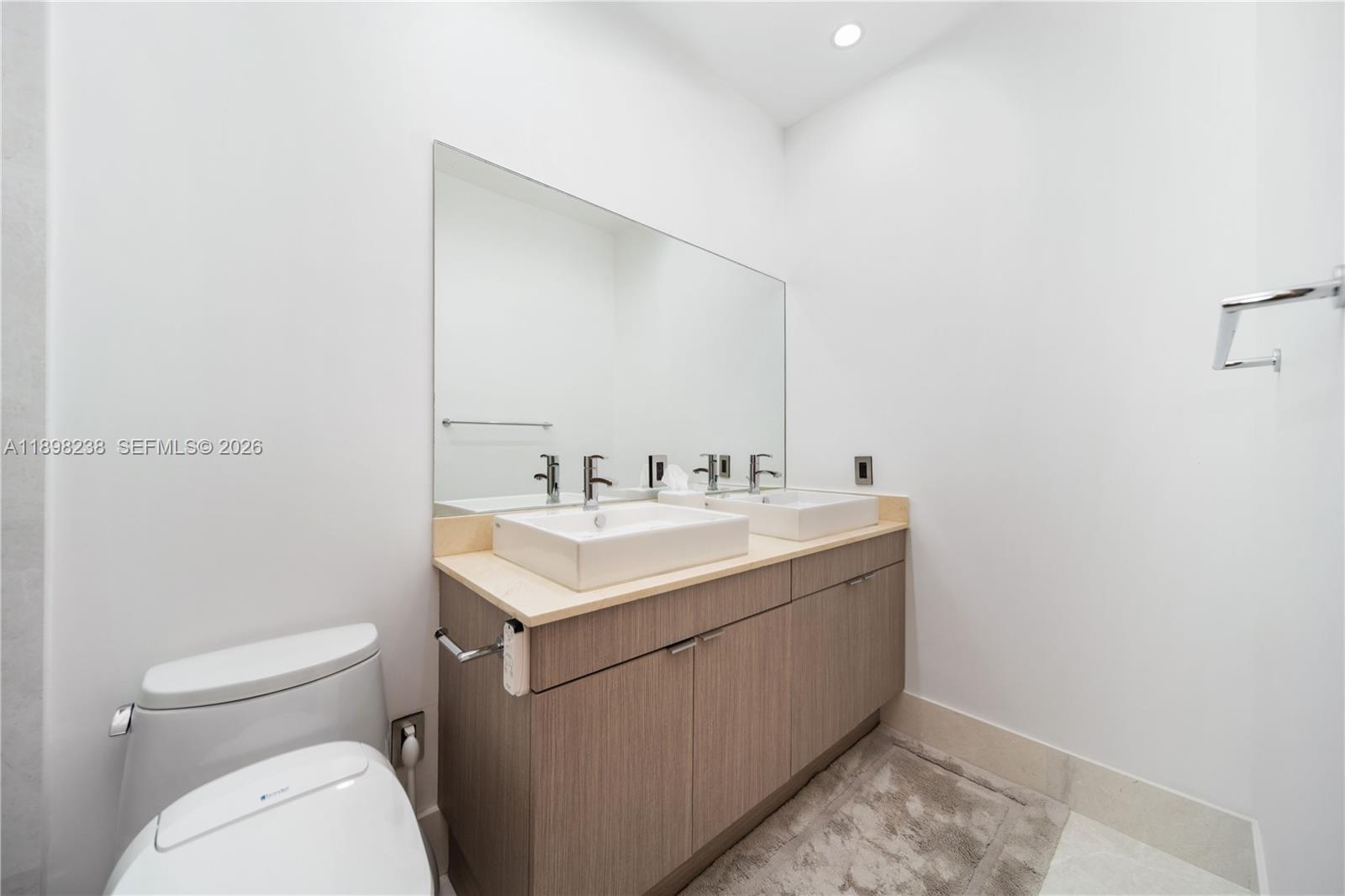 THE COURTYARDS AT THE POI - Residential