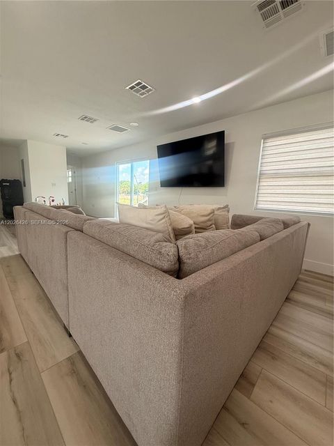Tiny photo for 820 N trebol St, Clewiston, FL 33440 (MLS # A12026426)