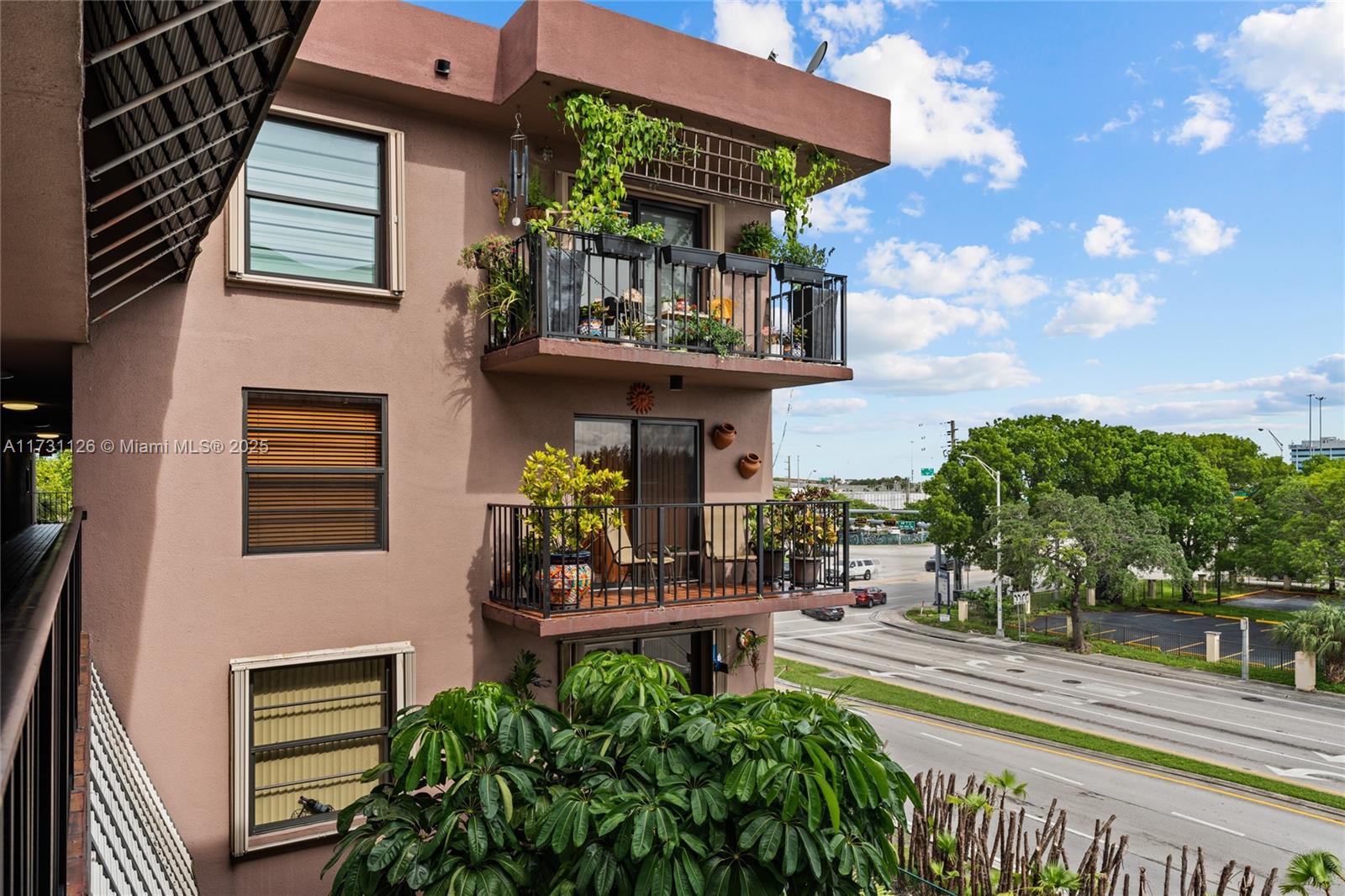 EXPO I CONDO - Residential