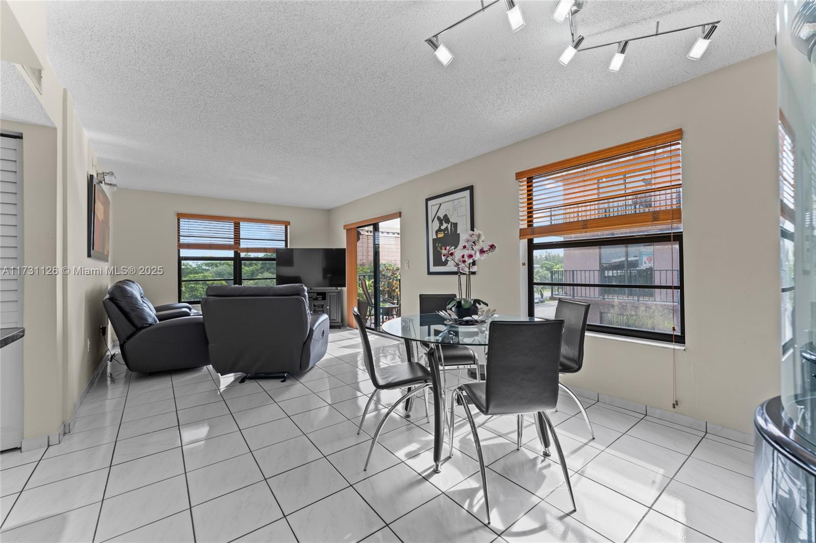 EXPO I CONDO - Residential