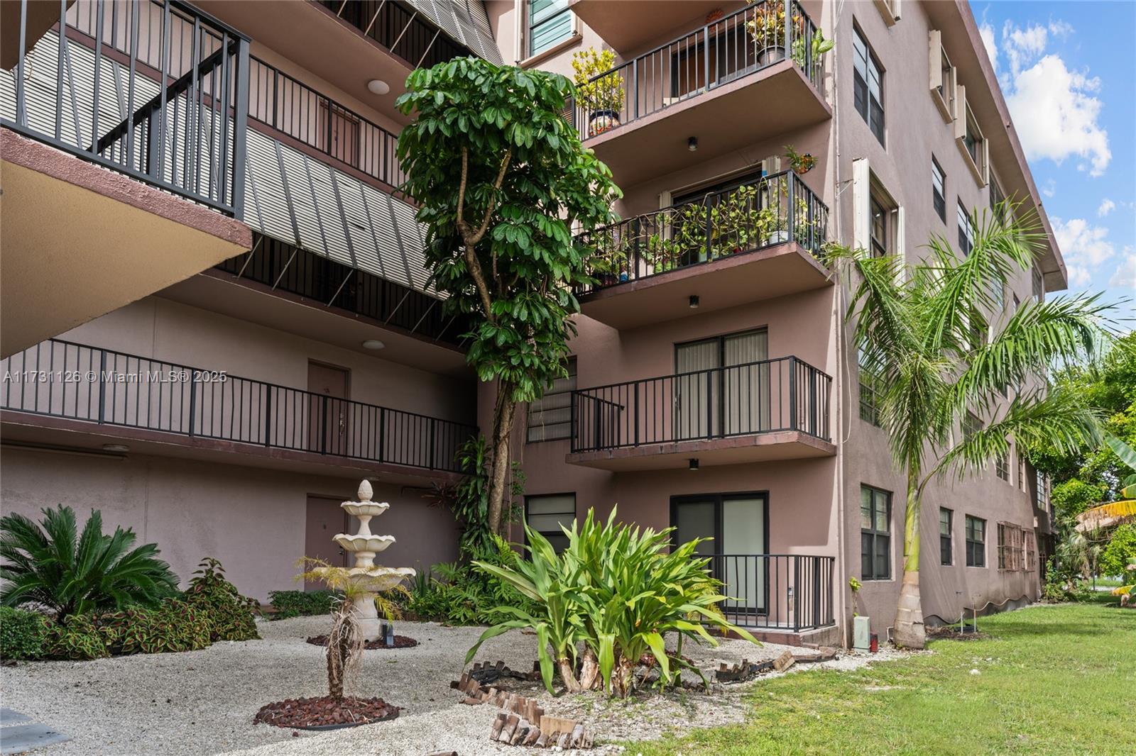 EXPO I CONDO - Residential