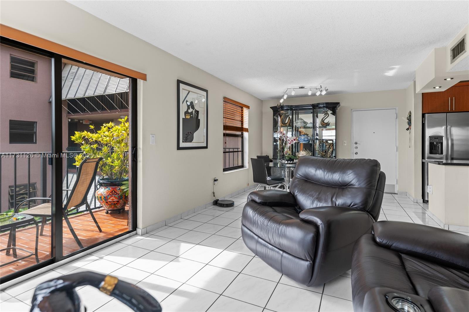 EXPO I CONDO - Residential