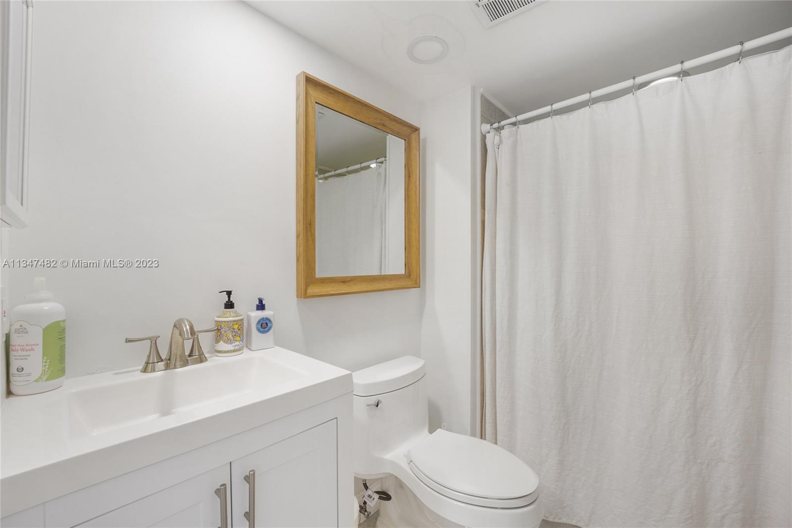 THE PALM BAY YACHT CLUB C - Residential Lease