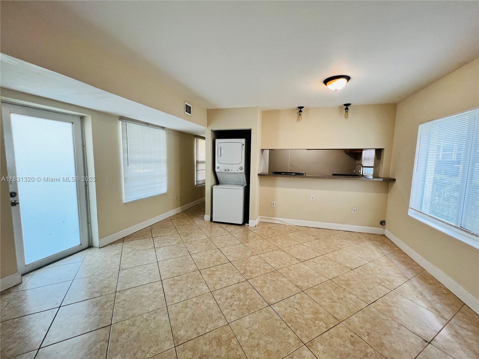 950 Bay Dr 6