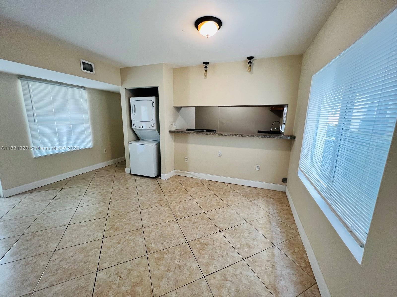 950 Bay Dr 6